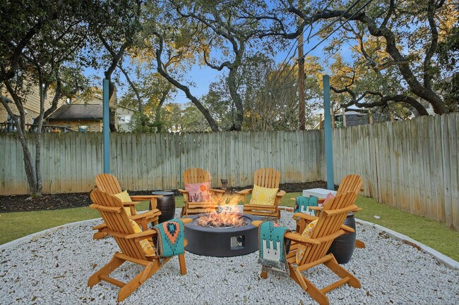 Building Photo - 2915 Quail Oak St