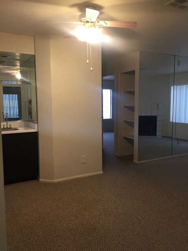 Building Photo - Gorgeous 3Bdrm 2 bath apartment