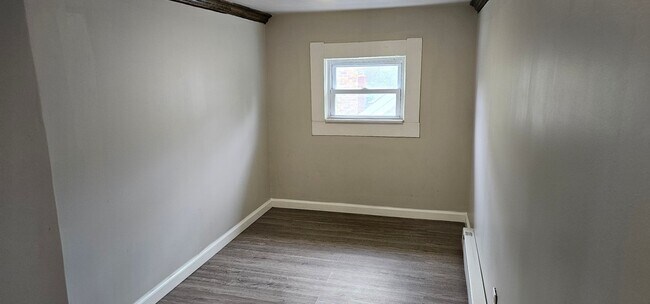 Building Photo - 10325-10325 Bernard Ave