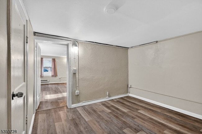 Building Photo - 148 Davenport St