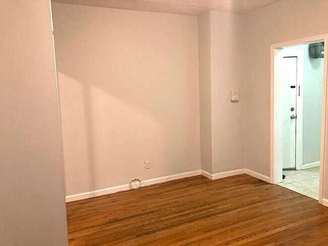 Building Photo - 5600 Hudson Ave