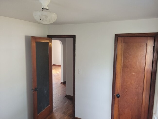 Building Photo - 2-Bedroom/1-Bath, Great Neighborhood