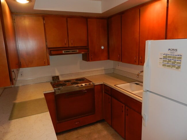 Building Photo - Well-Located Home with Fireplace, Fenced Yard & 2-Car Garage