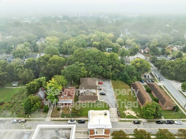 Building Photo - 211 McIver St