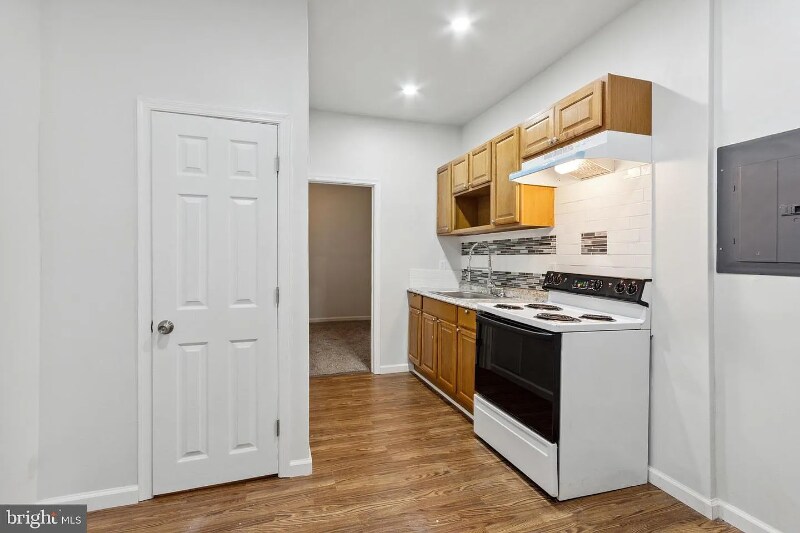 Building Photo - 830 W 3rd St