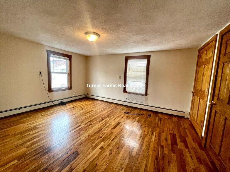 Building Photo - 585A Somerville Ave