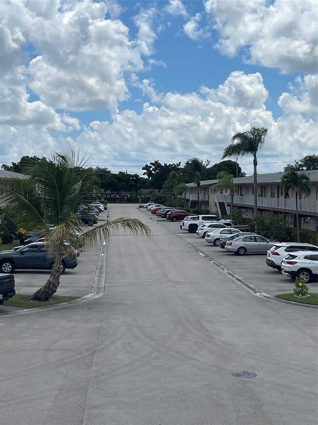 Building Photo - 7355 NW 5th Pl