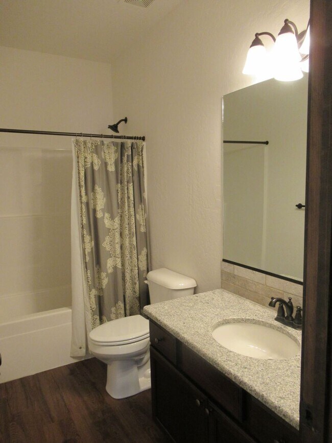 Building Photo - Beautiful home in CDA