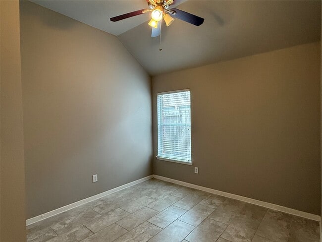 Building Photo - 16126 Saxon Hollow Ln