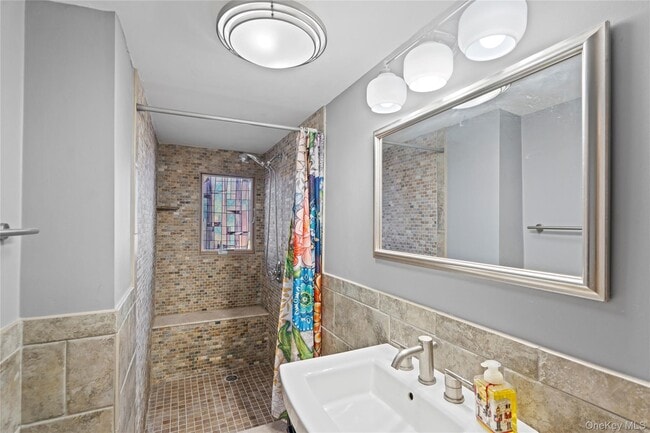 Building Photo - 539 Nassau Ave