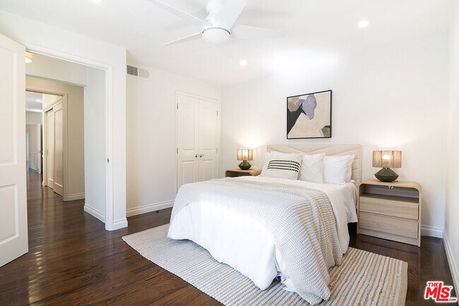 Building Photo - 326 N Vista St