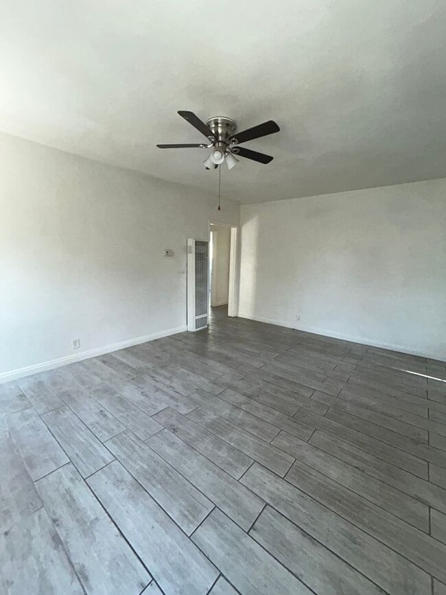 Building Photo - Charming 2-Bedroom Home for Rent in Lakewood