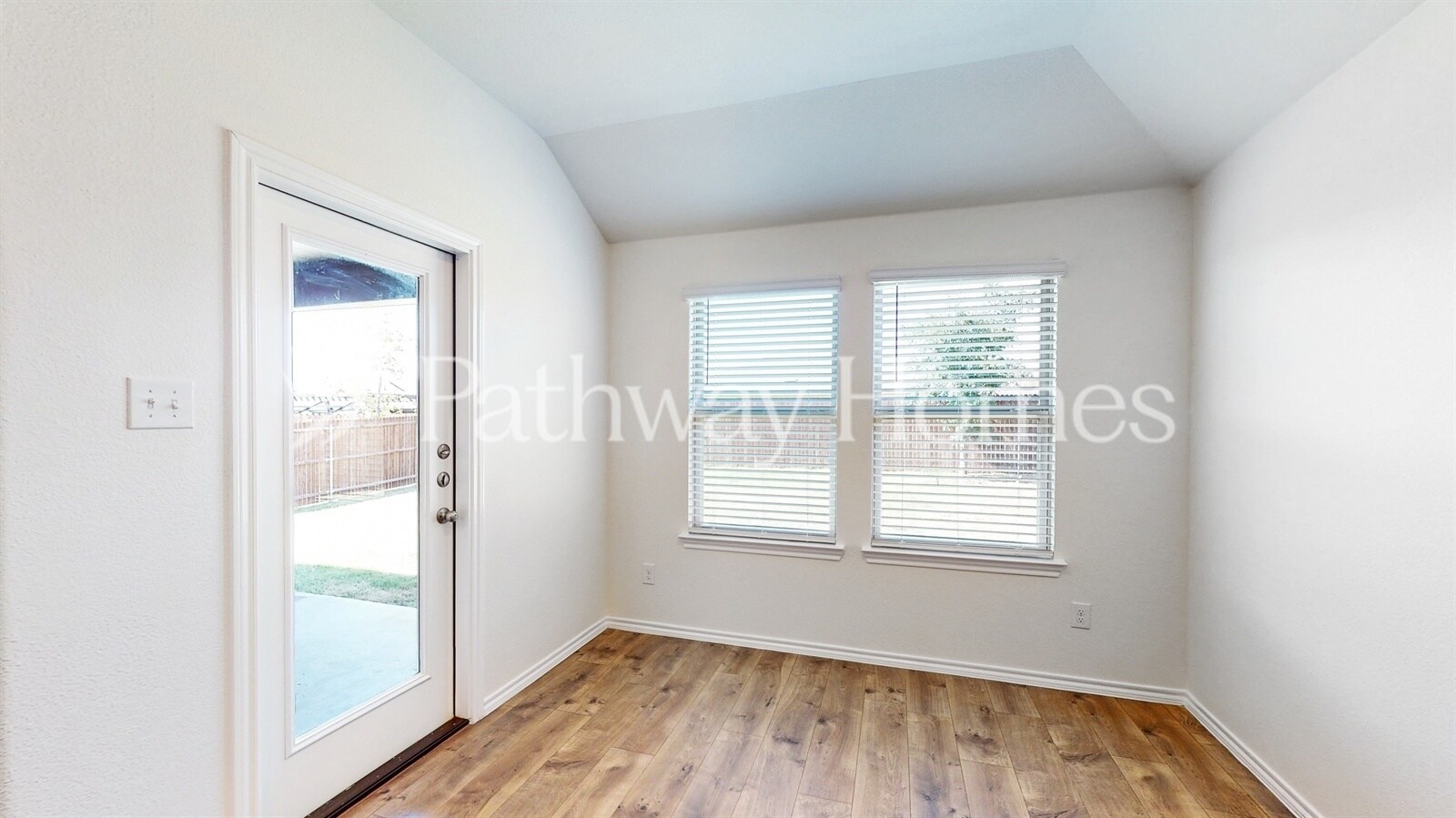 Building Photo - 957 English Dr