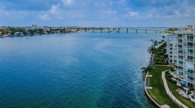 Building Photo - 6105 Bahia Del Mar Cir