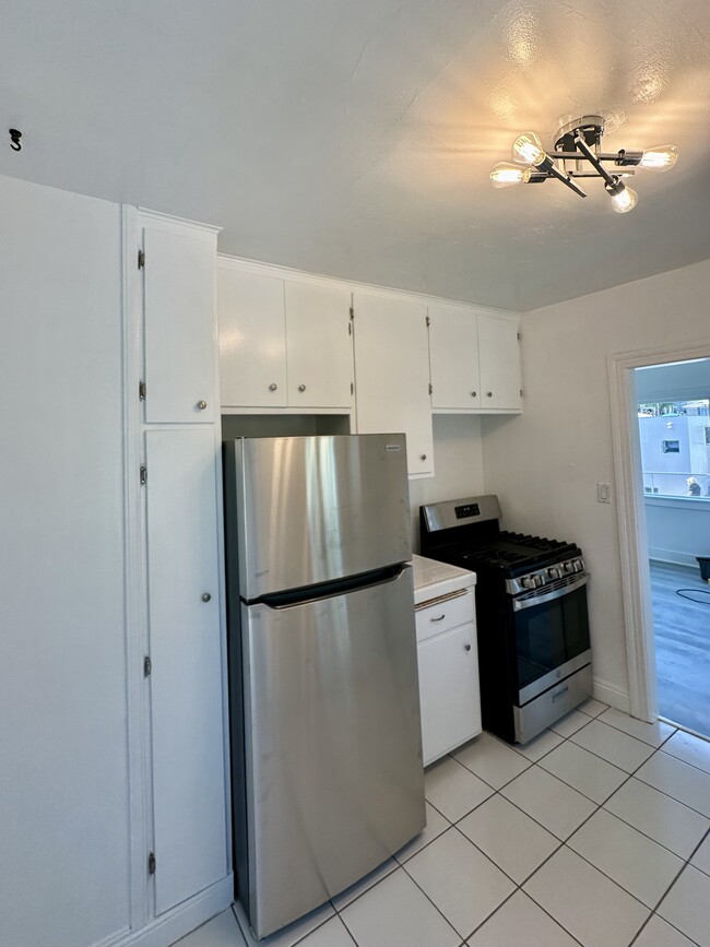 Kitchen with brand-new appliances - 2643 Highland Ave