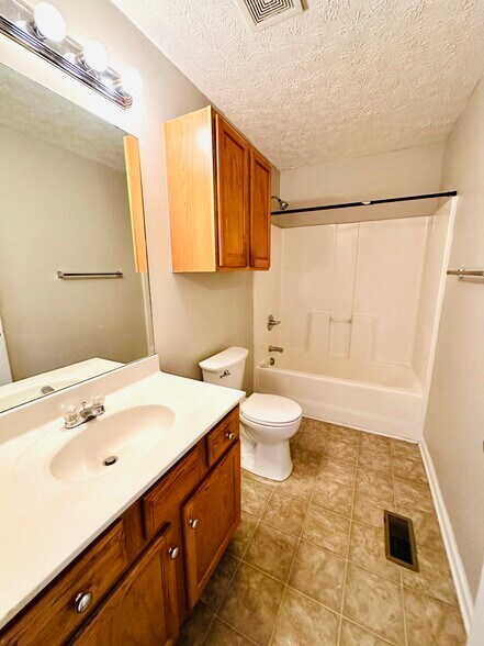 Building Photo - 1705 Stratton Ct