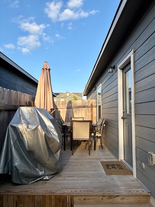 Building Photo - 2821 Dezmond Diamond Ct