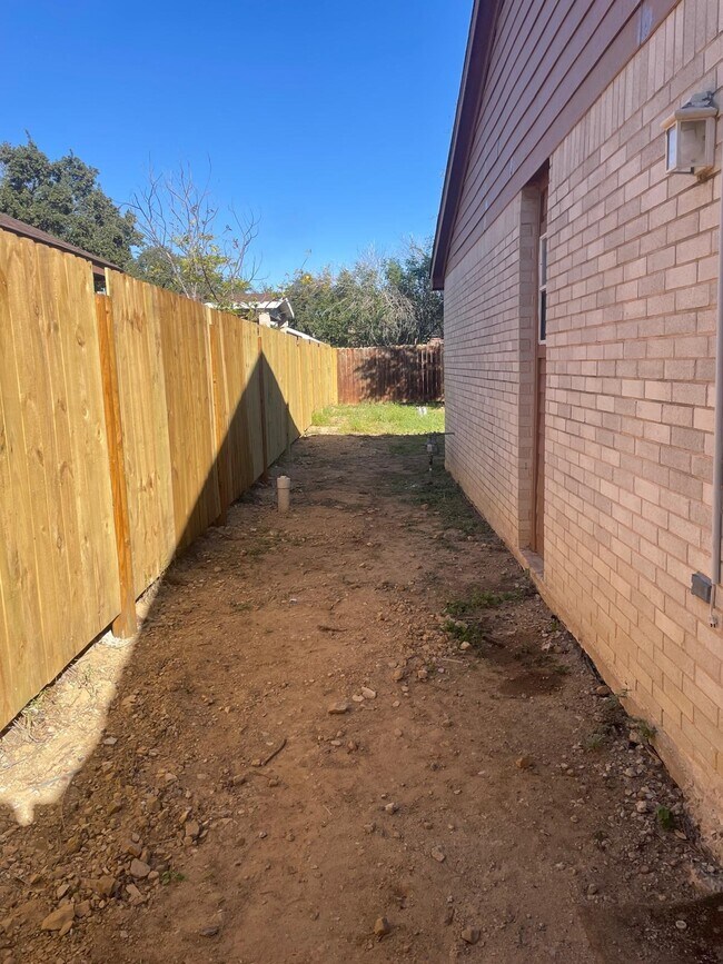 Building Photo - 11811 Fawn Dr