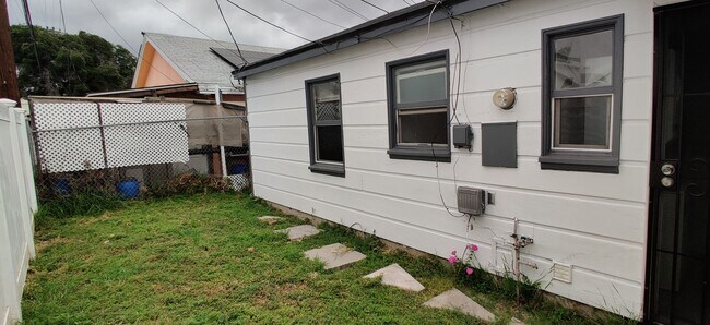 Building Photo - North Long Beach Private Back House