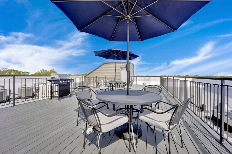 Building Photo - 4350 W Lawrence Ave