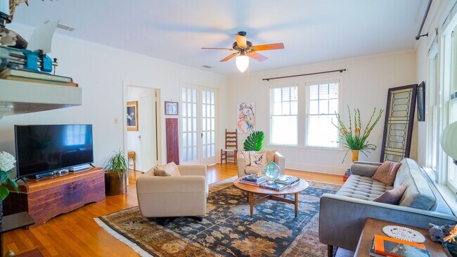 Building Photo - J19(A-B)