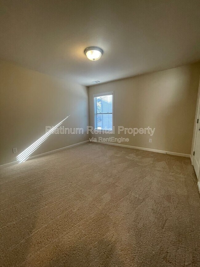 Building Photo - 4425 Huron Dr