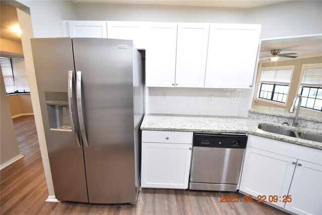 Building Photo - 1455 Ridgelane Cir S