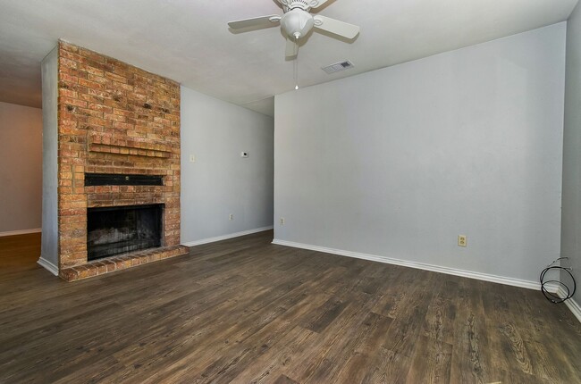 Building Photo - PEPERPORT.3913-3915