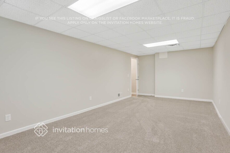 Building Photo - 2073 Kinridge Rd