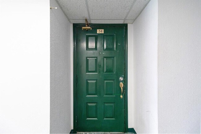 Building Photo - 2826 S Bartell Dr