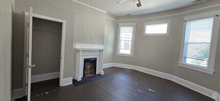 Building Photo - 806 E Park Ave