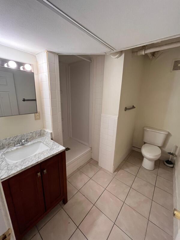 Building Photo - 632 Howard Pl