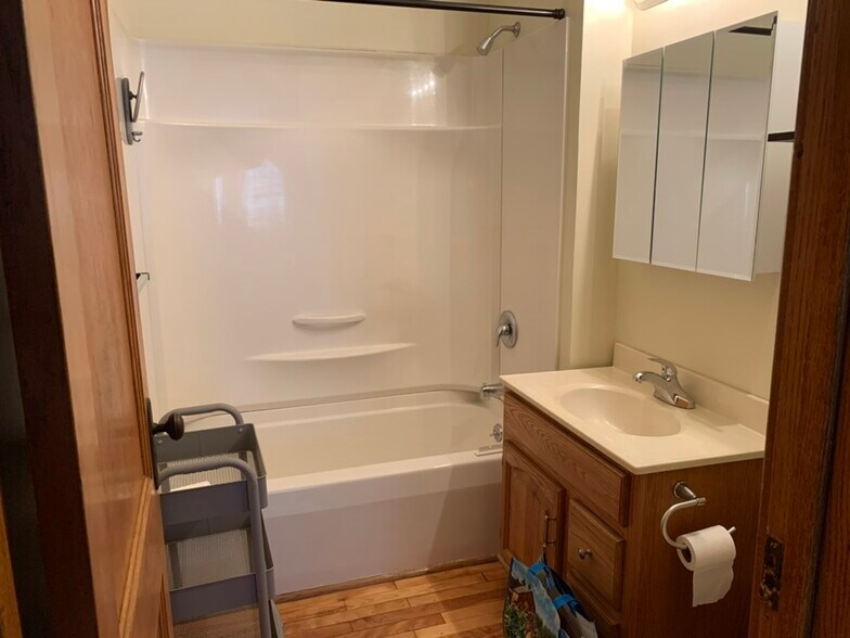 Building Photo - 144 Forest Hill Dr