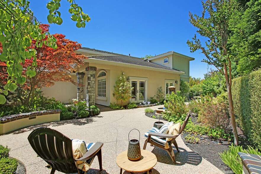 Building Photo - 706 Endsliegh Ct