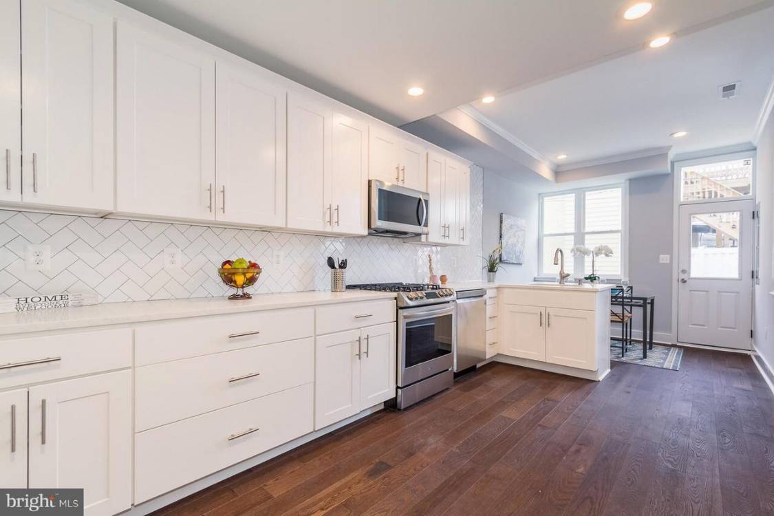 Building Photo - 9 E Fort Ave