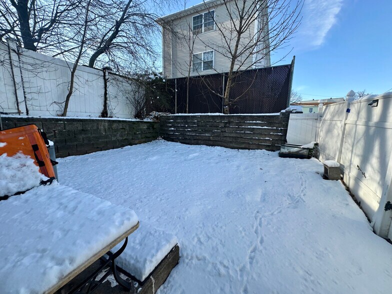 Building Photo - 347 Ridgewood Ave