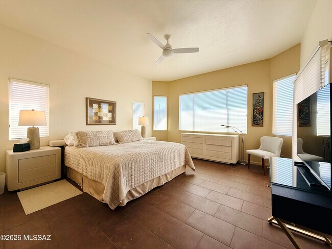 Building Photo - 1465 W Bridalveil Pl