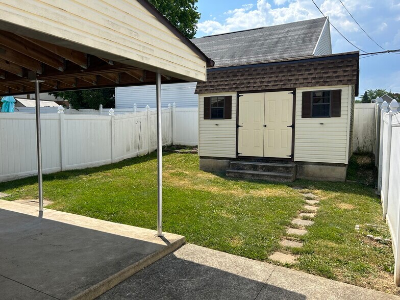 Building Photo - 8124 Ryers Ave