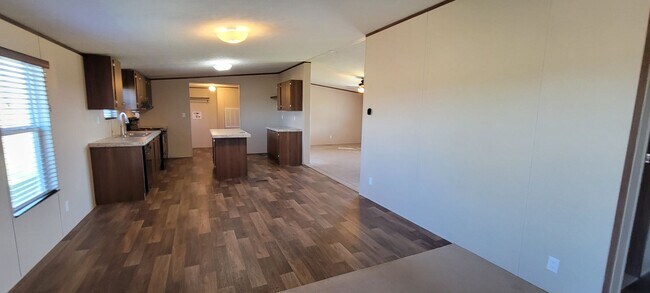 Building Photo - Easy Access to Austin Airport and Tesla