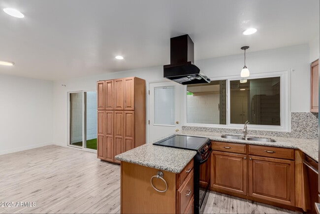 Building Photo - 5105 N Granite Reef Rd