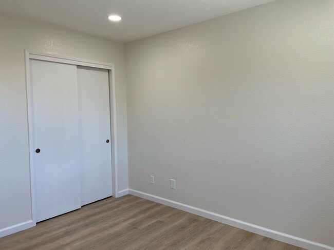 Building Photo - 1705 Darby Ln