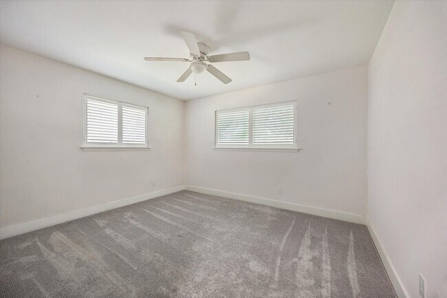 Building Photo - 10303 Greenwillow Dr