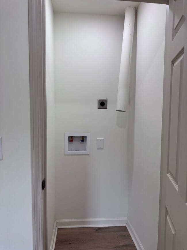 Building Photo - 19 Proctor Dr