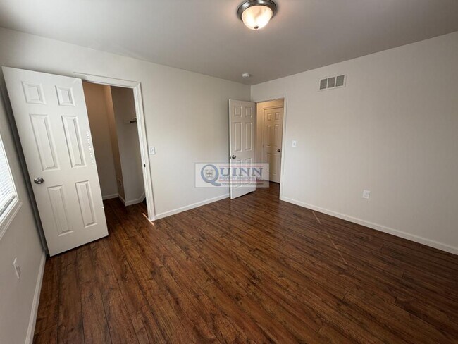 Building Photo - 319 Willow Dr