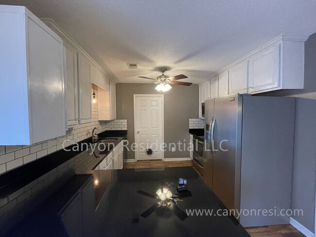 Building Photo - Beautiful 3b Room!Move in ready!