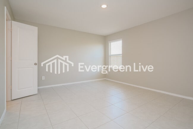 Building Photo - 1033 Crestview Dr