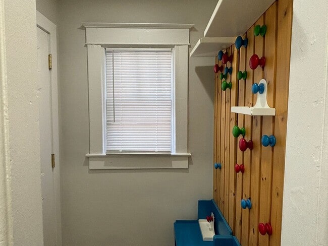 Building Photo - 2 Bed, 2 Bath Minutes from Downtown!