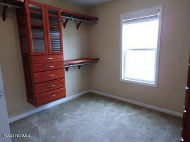 Building Photo - 4 Bedroom 2.5 Bathroom home located in Carolina Subdivision