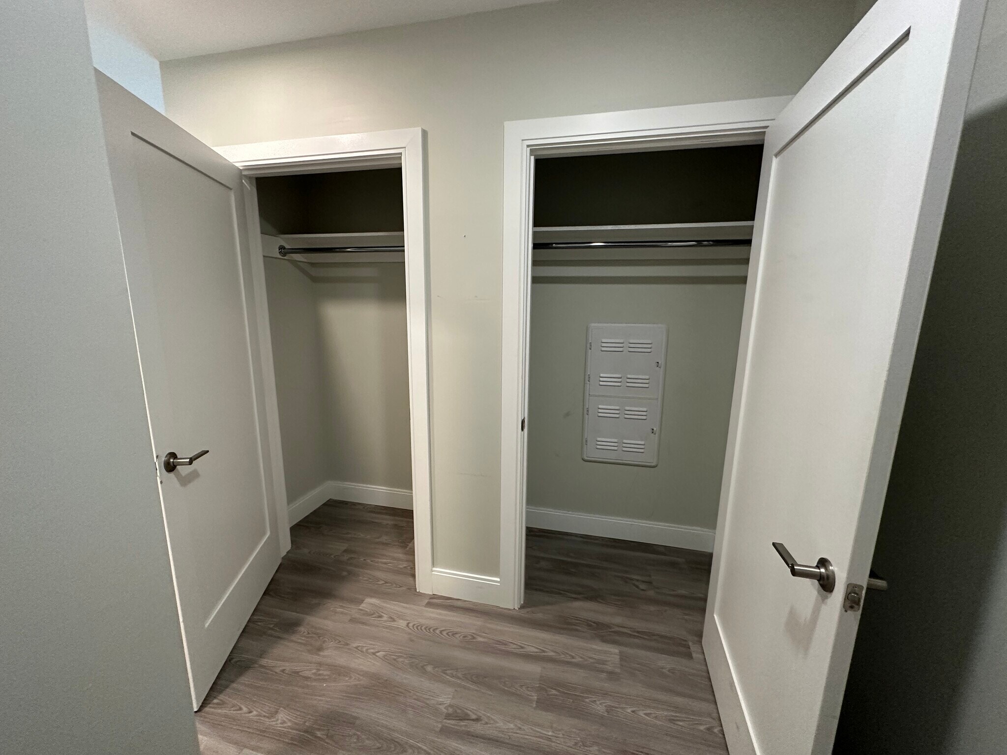 Building Photo - 206 Old Colony Ave