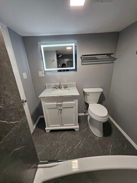 Building Photo - 13853 Forest Ave